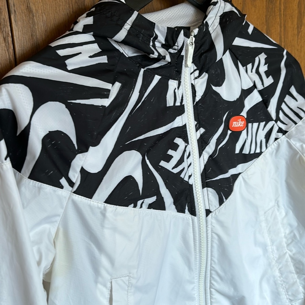 Nike Girl’s Lightweight Cropped White Jacket Size XL